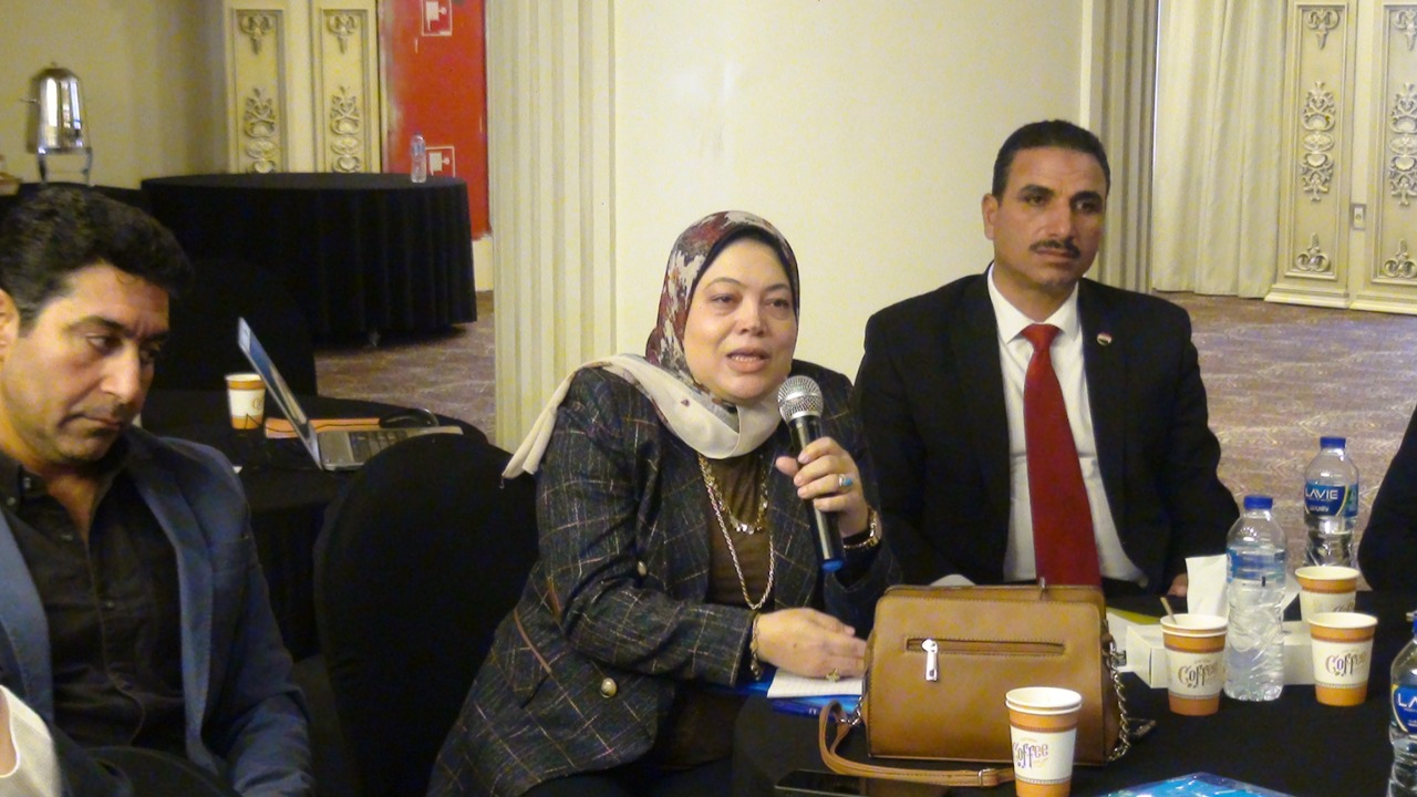 القوى العاملة ببوسعيد تشارك في حوار مجتمعي حول تقييم الآثار البيئية