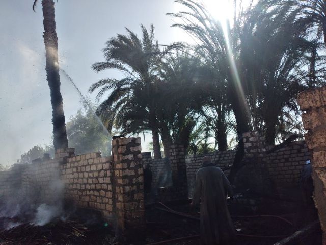حريق في ٣ حظائر بقرية المطيعة بأسيوط 