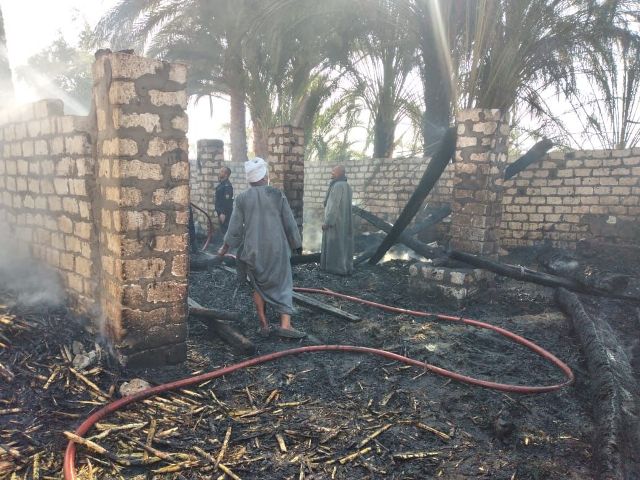 حريق في ٣ حظائر بقرية المطيعة بأسيوط 