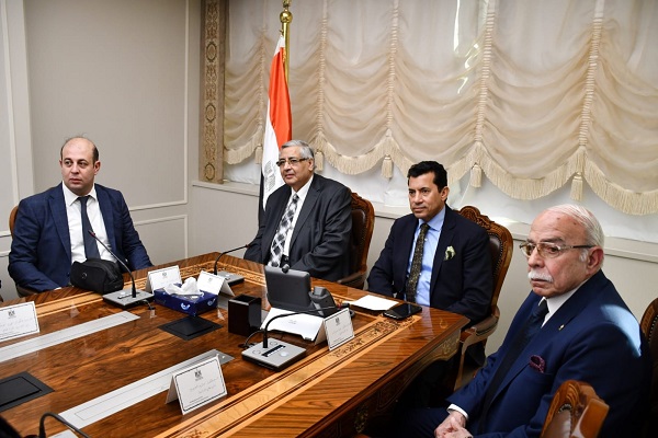 الدكتور أشرف صبحي ومستشار الرئيس