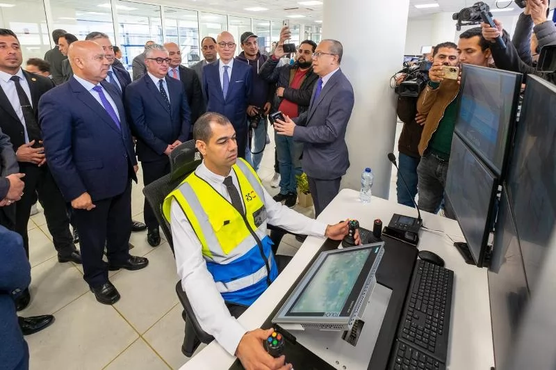 كامل الوزير ورئيس اقتصادية القناة يشهدان التشغيل التجريبي لمحطة البحر الأحمر 