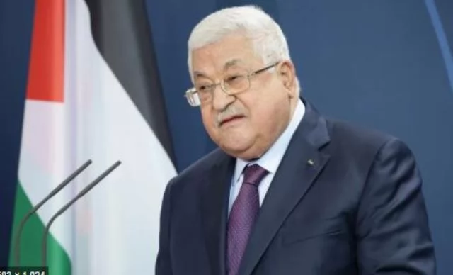 الرئيس الفلسطيني يصدر قرارا بقانون يقضي بدمج وزارتي المالية والتخطيط والتعاون الدولي 