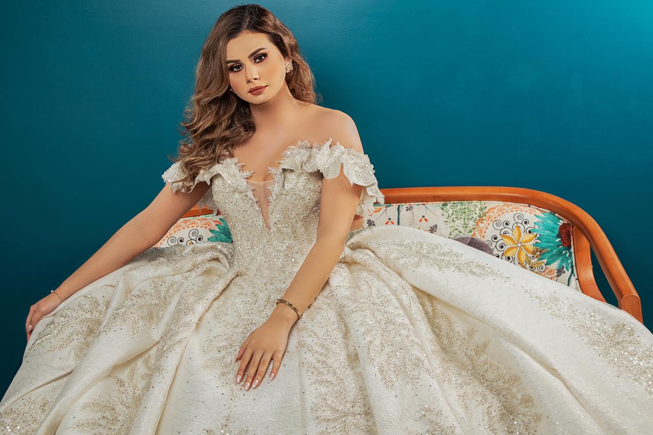 منة عرفة تتألق بفستان زفاف من تصميم سماح القاسم.. صور