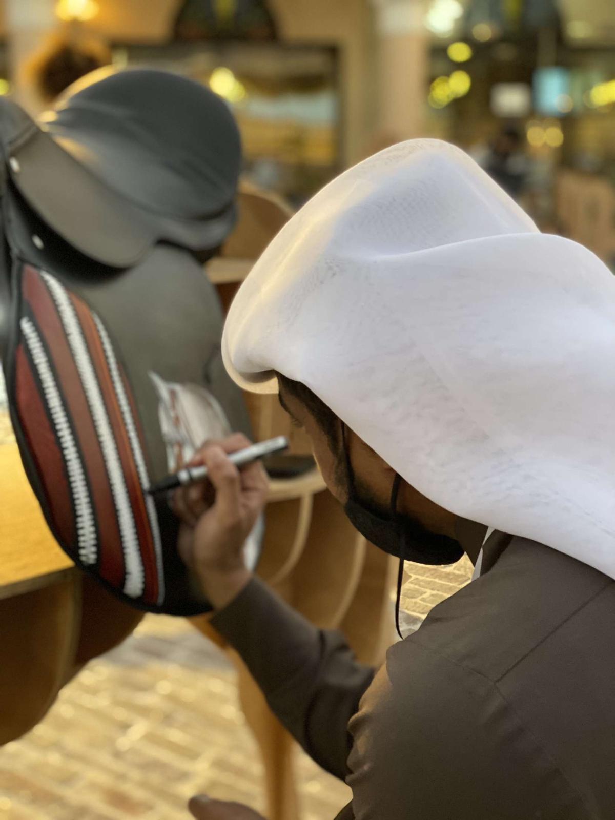 الفنان التشكيلي عبد الحميد الصديقي يوضح طرق تعلم الرسم الزيتي.. صور 