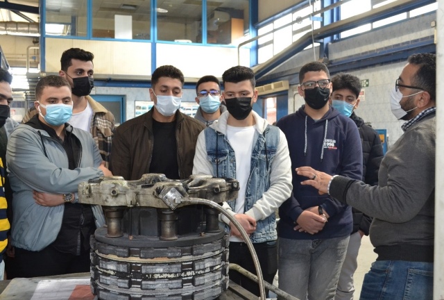 مركزالتطوير المهنى بهندسة الزقازيق ينظم زيارة ميدانية للطلاب لمصر للطيران.. بالصور