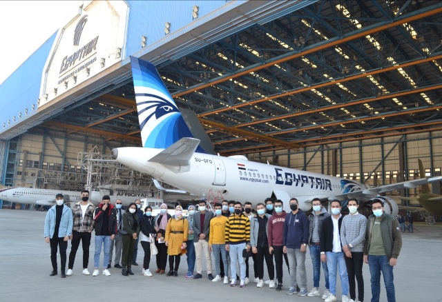 مركزالتطوير المهنى بهندسة الزقازيق ينظم زيارة ميدانية للطلاب لمصر للطيران.. بالصور