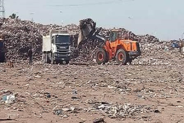 التدخل السريع تقوم برفع 2200طن قمامة من النقطة الوسيطة بالغار
