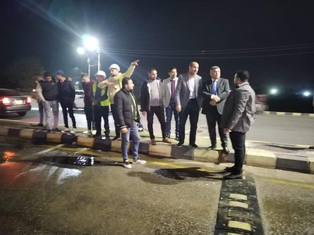 أصلاح تسريب مياه بالطريق الدائري بمدينة بنى سويف