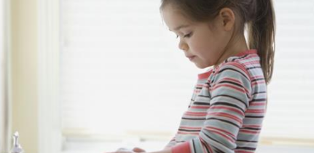 طفلة ضحية أمها