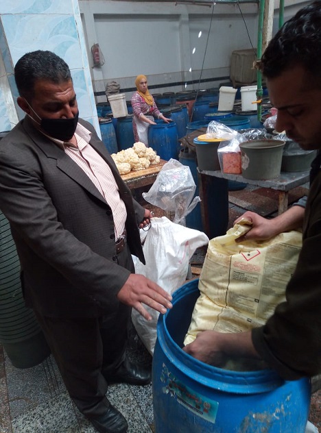 ضبط وإعدام أغذية غير صالحة بالشرقية