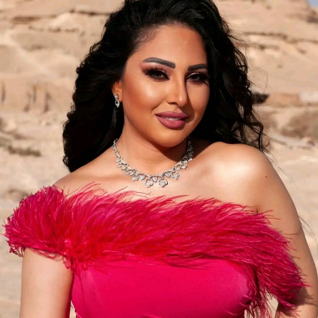 الفنانة رحاب الجمل