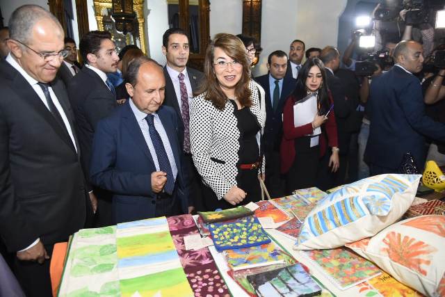 وزيرة التضامن تفتتح معرض الحرف اليدوية