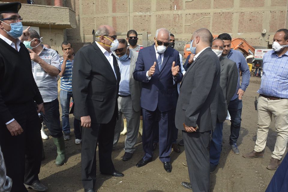 محافظ الجيزة يتفقد أعمال إصلاح الكسر المفاجئ بخط مياه 1000مم بالوراق
