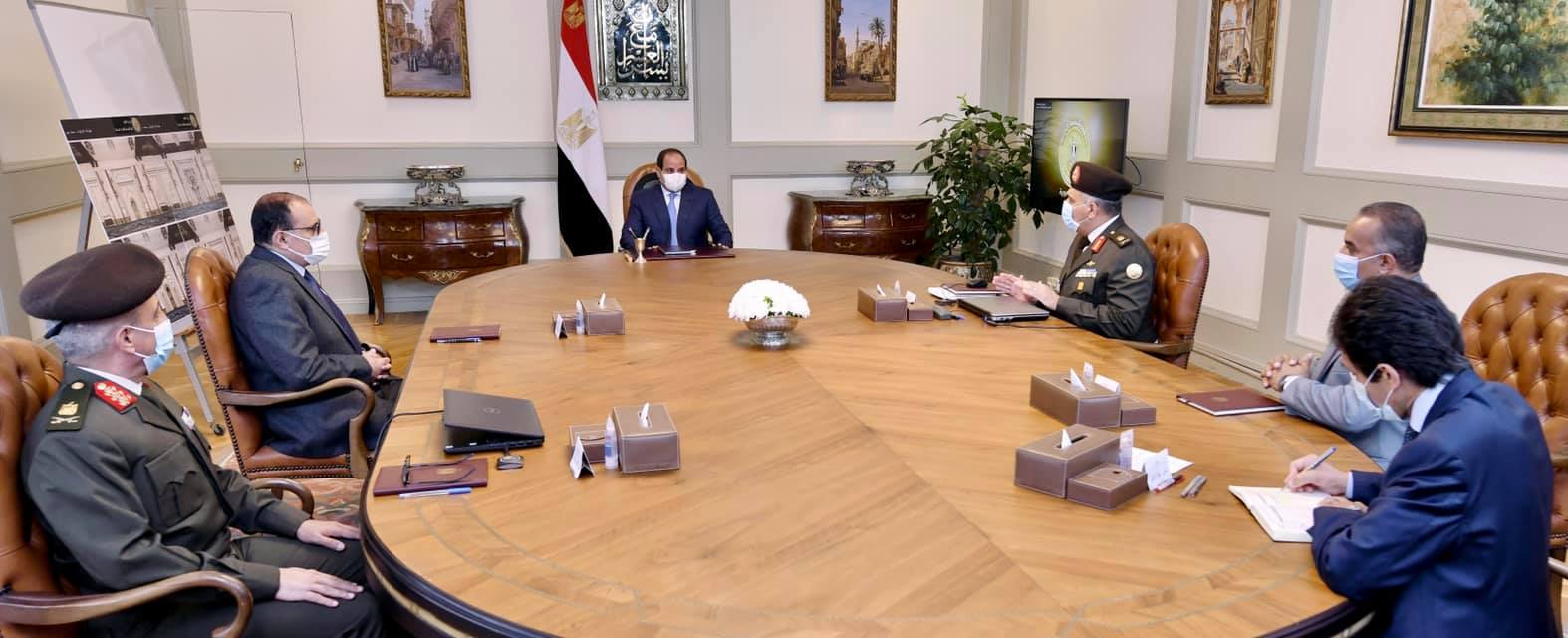 الرئيس خلال الاجتماع