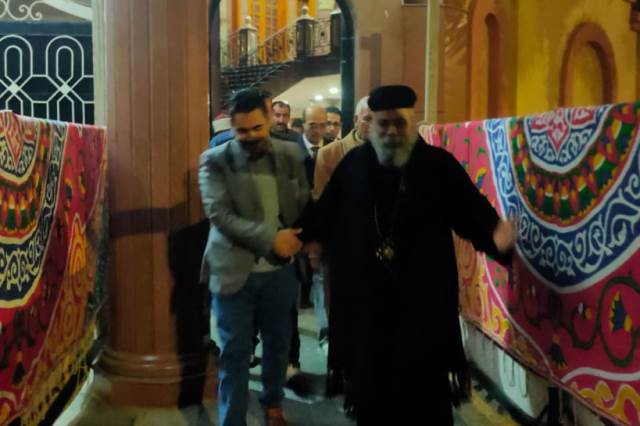 قيادات جهاز النوبارية يقدمون التهنئة للمسيحين فى أعياد القيامة