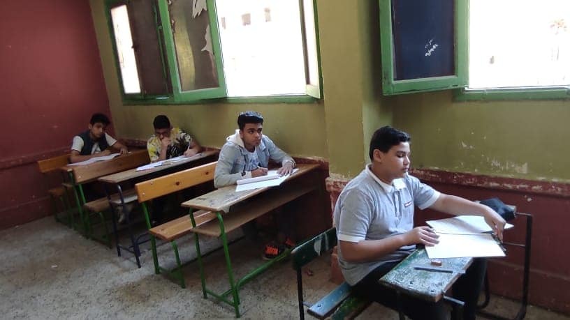 مُدير تعليم الجيزة يتابع امتحانات الشهادة الإعدادية