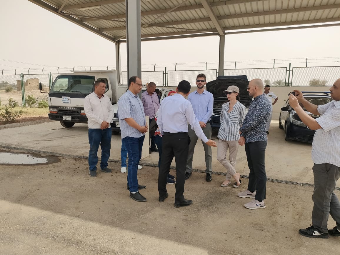 وفد سويسرى يتفقد المحطة الوسيطة لتجميع المخلفات بأبوتشت