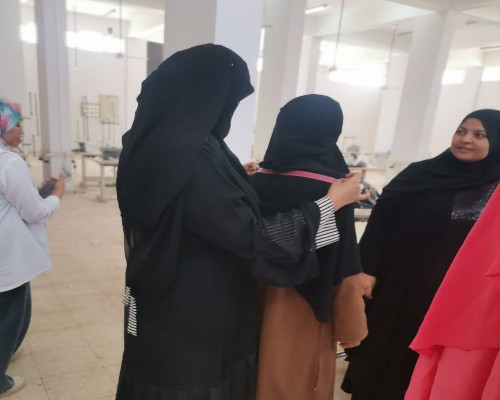دورة تدريبية على مهنة التفصيل والخياطة لفتيات الاقصر