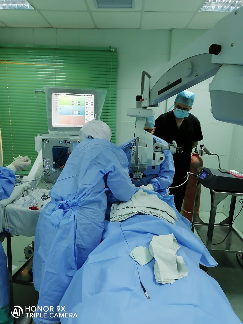  إنقاذ مصاب كورونا من فقدان البصر بعد إستخراج جسم زجاجى من عينه