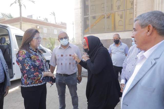 محافظ دمياط تتابع تغطية ترعة الخياطة وتطالب بحل مشكلات مسار رى الأراضى الزراعية