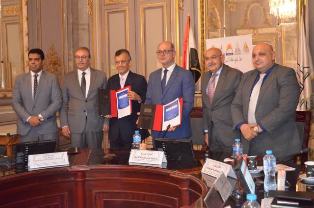 برتوكول تعاون بين غرفة صناعات الملابس الجاهزة وجامعة عين شمس لدعم انشطة البحوث والتدريب