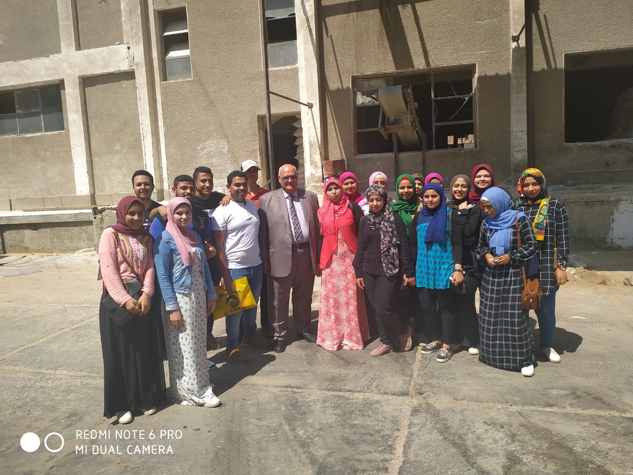 تدريب عدد من طلبه كليه التجارة بدءا من غدا علي مجال العمل التمويني