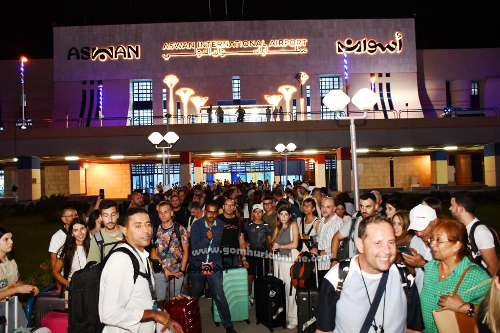 نائب محافظ أسوان يستقبل رحلات السياحة القادمة من مدريد لأسوان