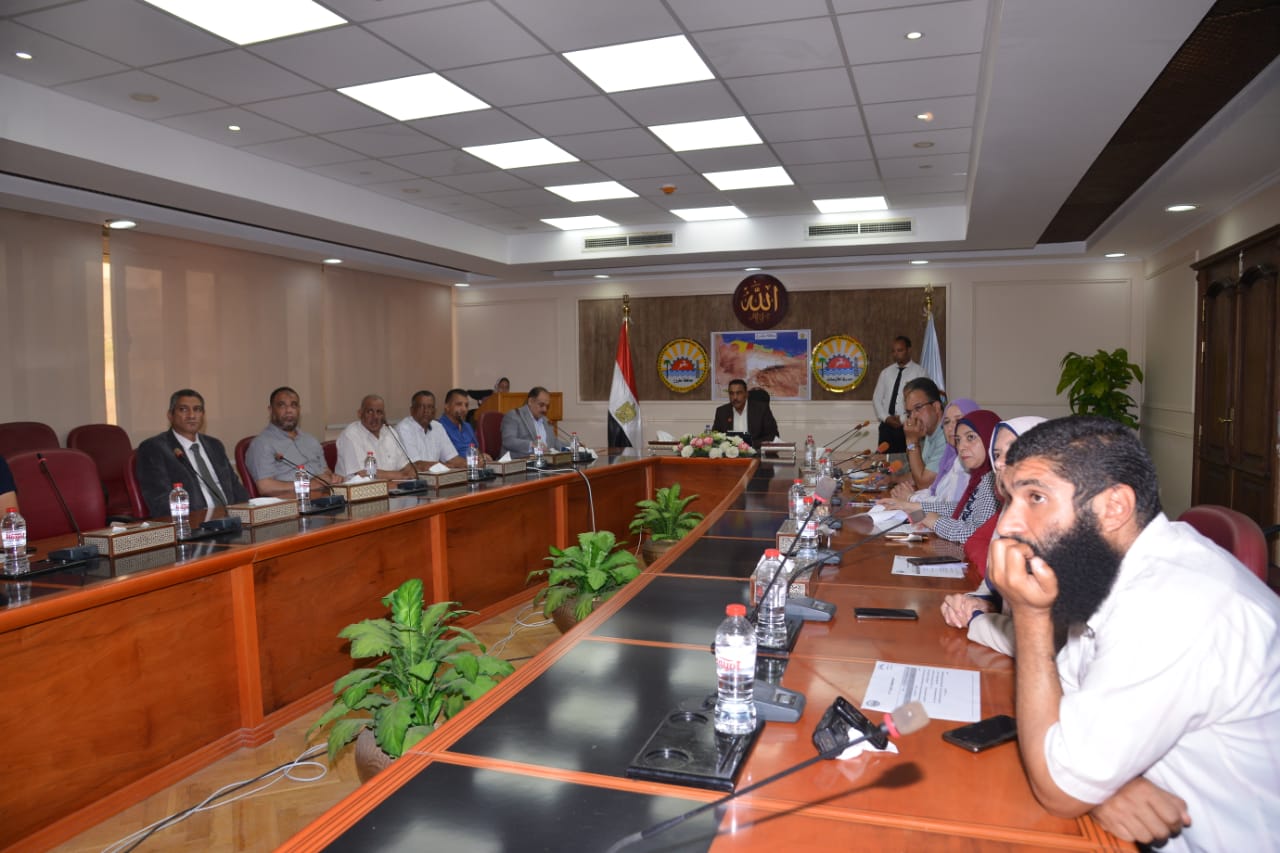 شعيب يستمع لمطالب اهالى مطروح بلقاء خدمة المواطنين 