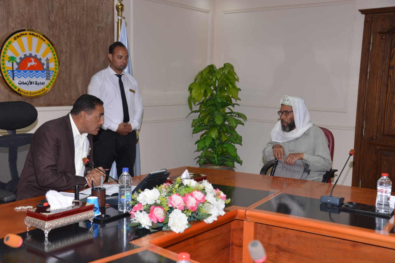 شعيب يستمع لمطالب اهالى مطروح بلقاء خدمة المواطنين 