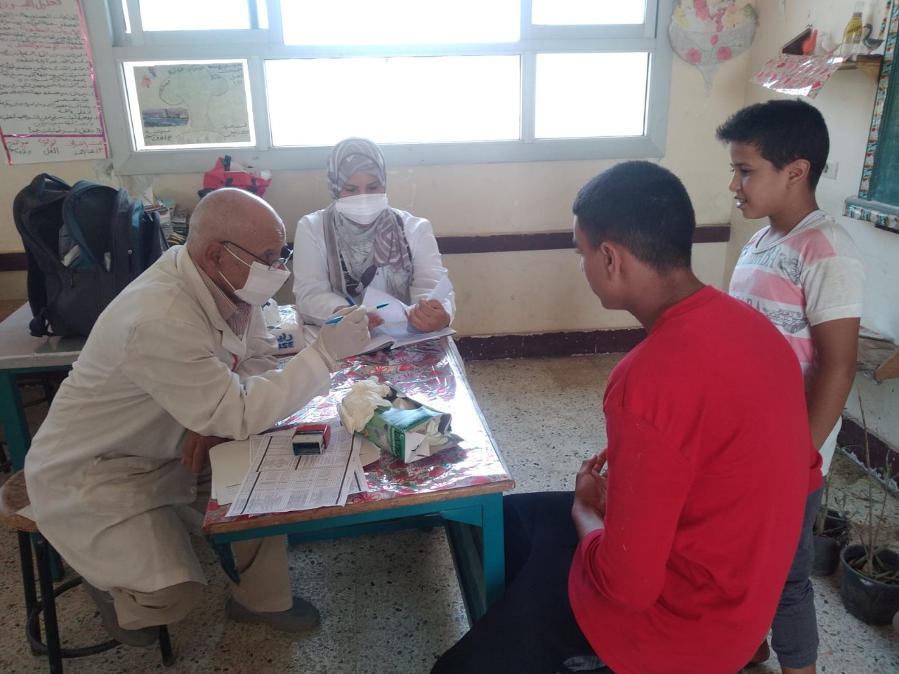 إجراء الكشف الطبي على  1808 مواطنا بقافلة طبية مجانية بقرية بكفر الشيخ