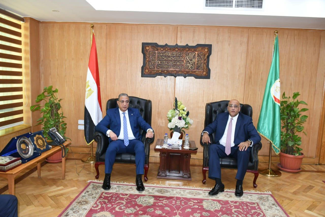 محافظ الفيوم يستقبل رئيسي جهاز تنمية المشروعات والبنك الزراعي 