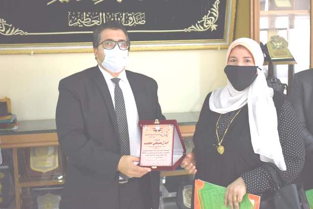 محافظ جنوب سيناء يكرم مديري إدارات ومدارس أوائل طلاب وطالبات المحافظة