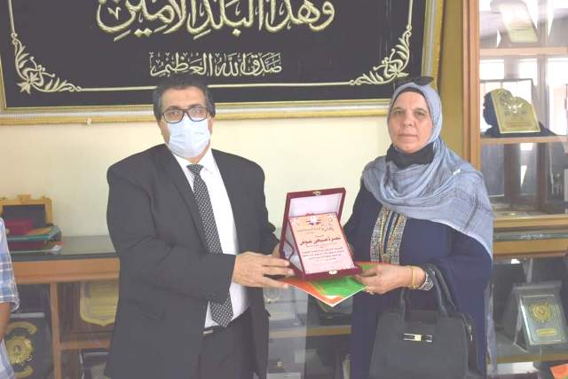 محافظ جنوب سيناء يكرم مديري إدارات ومدارس أوائل طلاب وطالبات المحافظة