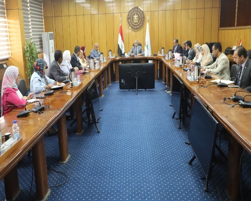 وزير القوى العاملة يوجه بسرعة صرف 