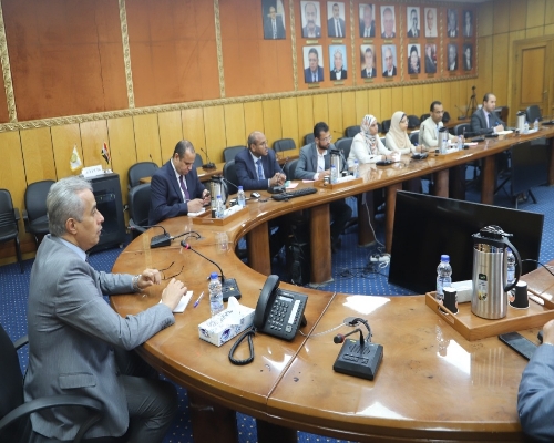 وزير القوى العاملة يوجه بسرعة صرف 