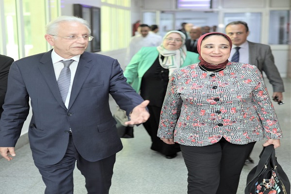 الدكتور احمد كيلاني والدكتورة منى محمود عبداللطيف