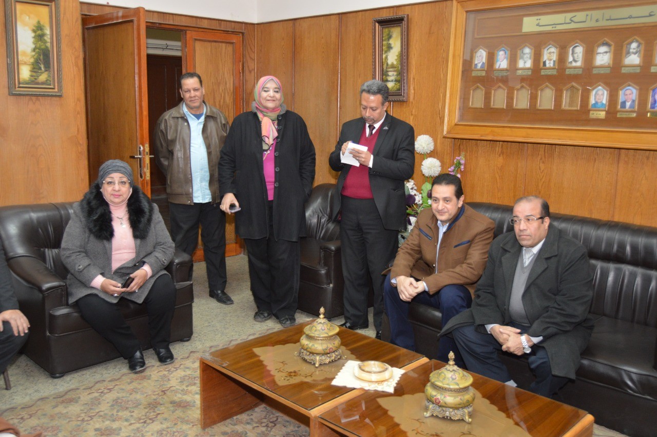 نائب رئيس عين شمس يطالب بتفعيل الشراكات المجتمعية في الالسن..صور