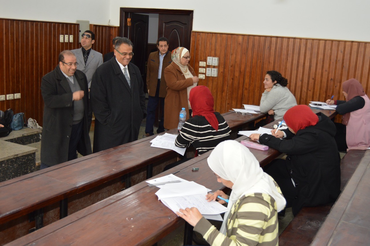 نائب رئيس عين شمس يطالب بتفعيل الشراكات المجتمعية في الالسن..صور