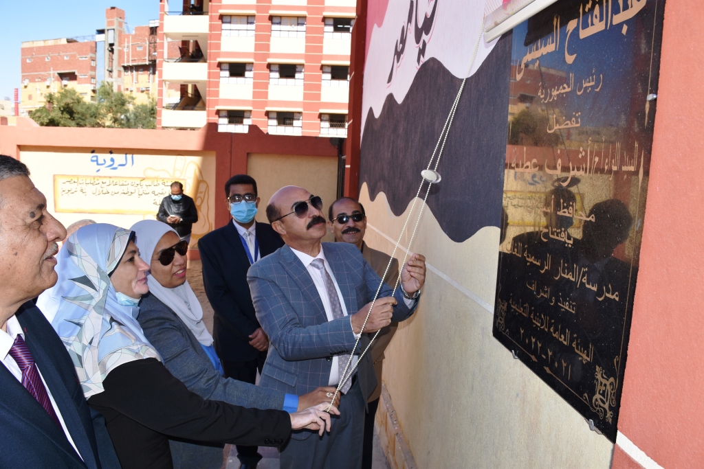 محافظ أسوان يستهل إفتتاح المشروعات بمناسبة العيد القومى ب إفتتاح مدرسة المنار الرسمية للغات بتكلفة 8.5 مليون جنيه