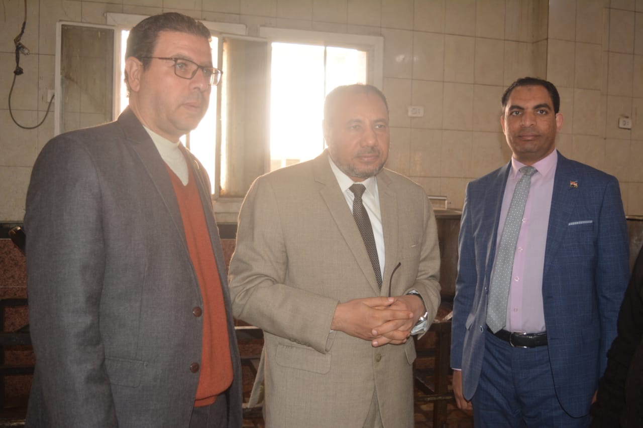 نائب رئيس جامعة الأزهر للوجه القبلي يتفقد المطعم المركزي بالمدينة الجامعية للبنين بأسيوط
