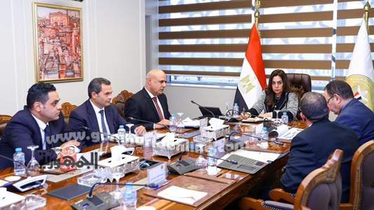 وزيرة التنمية المحلية خلال الإجتماع