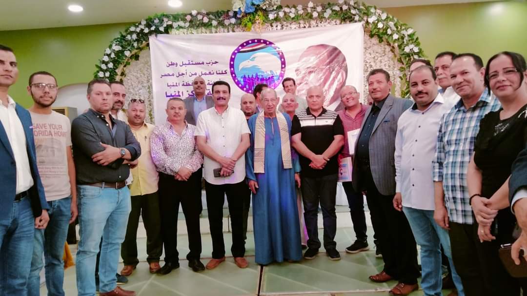 مستقبل وطن المنيا يوزع حلوى المولد على مرضى معهد الاورام 