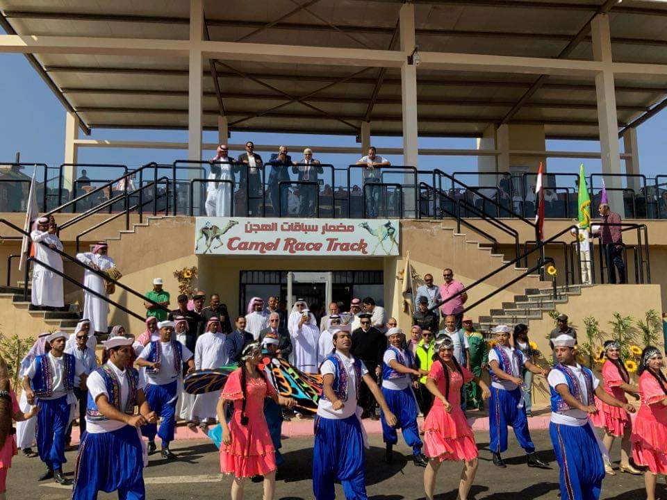 بالصور.. فرقة الإسماعيلية للفنون الشعبية تختتم مهرجان شرم الشيخ التنشيطي الثاني لسباقات الهجن