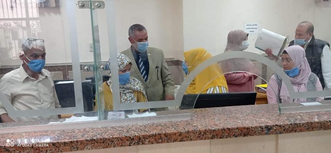 رئيس مدينة الطور يتفقد المركز التكنولوجى لخدمة المواطنين .صور