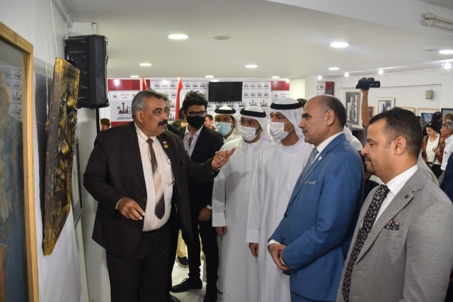 رئيس جامعة الأقصر يفتتح معرض الفن التشكيلى 