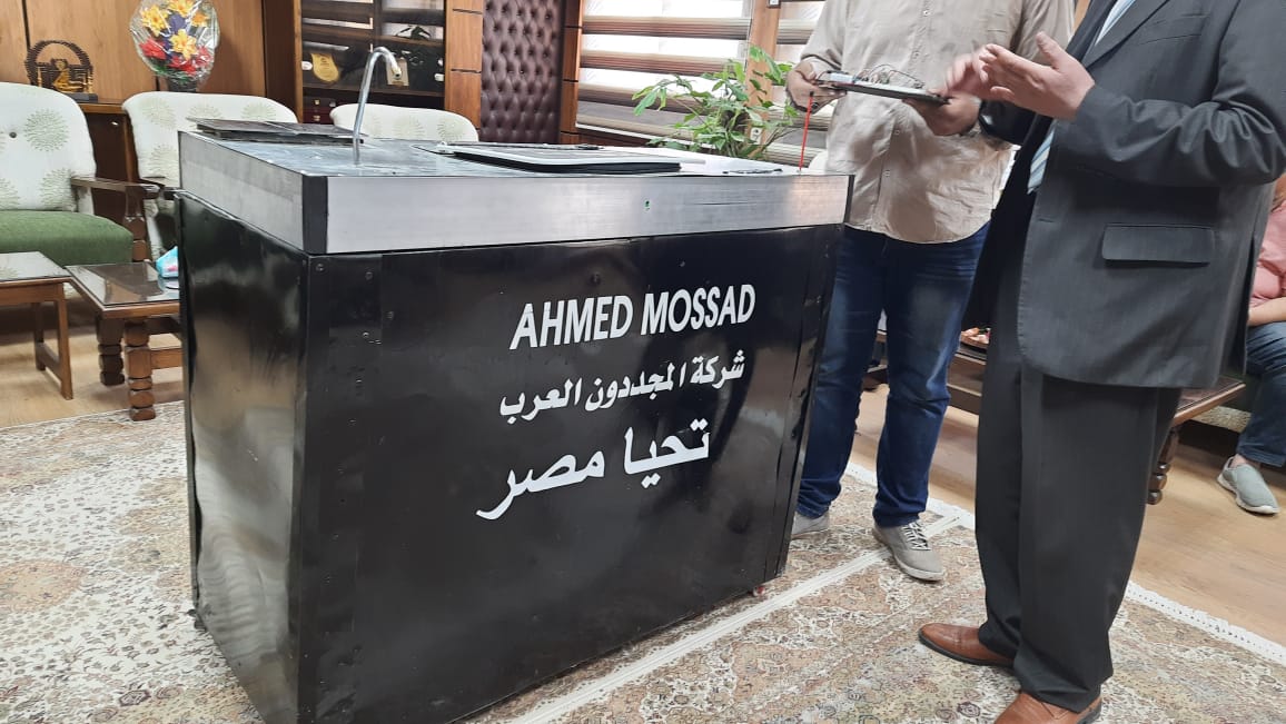 رئيس جامعة أسيوط يُعلن إبتكار طالب بكلية العلوم سلة نفايات ذكية 