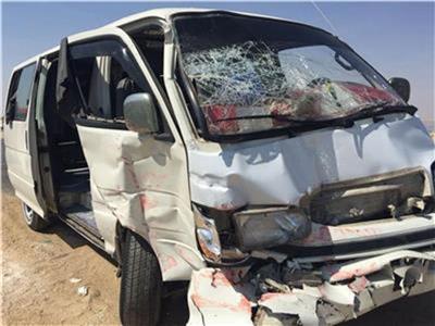 انقلاب سيارة ميكروباص من أعلى طريق شبرا بنها الحر