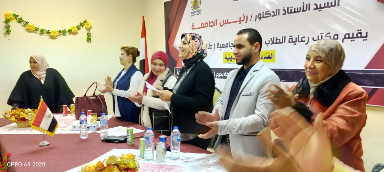 امانى اول الانشاد .. وفاطمة فى الغناء