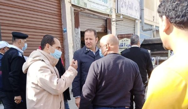 جهاز الصالحية الجديدة يشن حملة على الإشغالات ويغلق 5 محلات.. بالصور