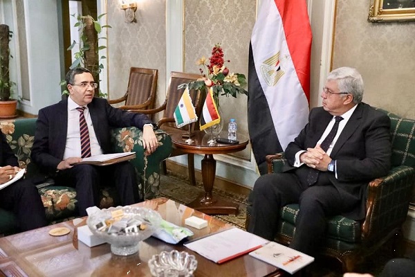 الدكتور ايمن عاشور